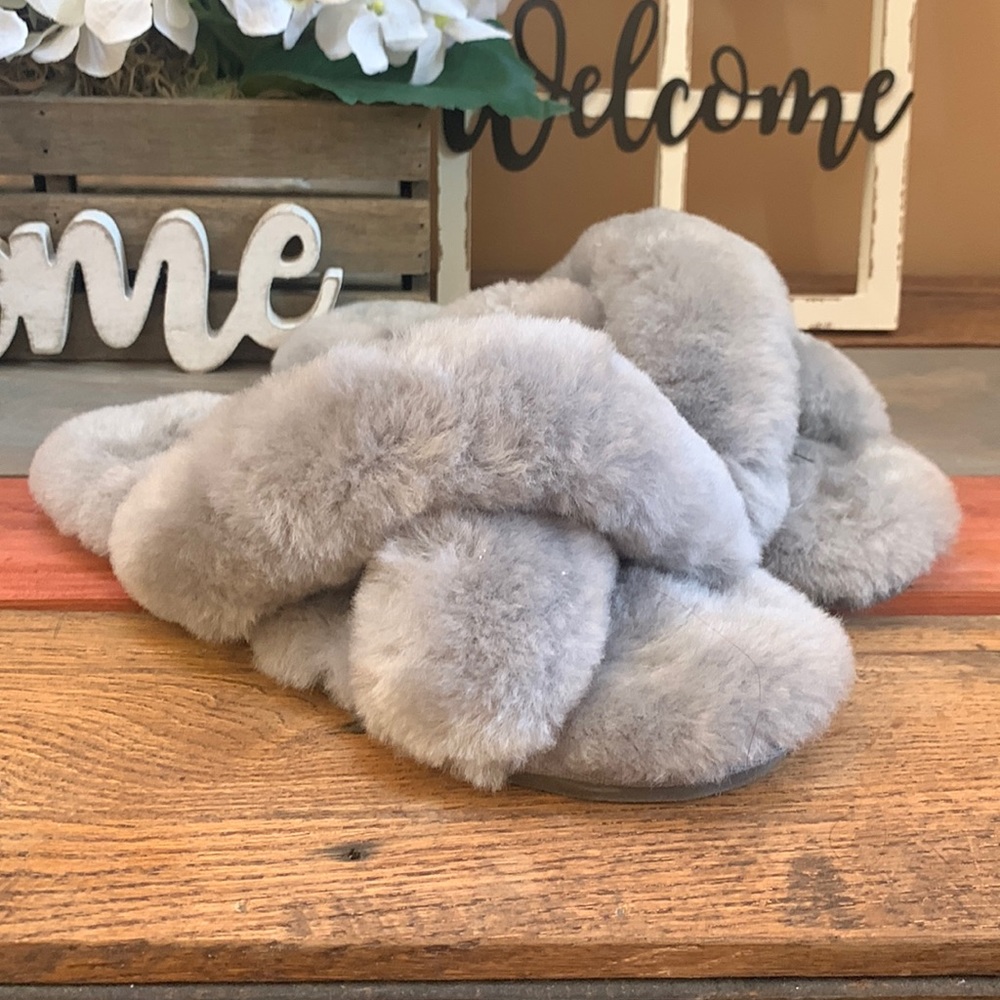 Lamo furry slippers
